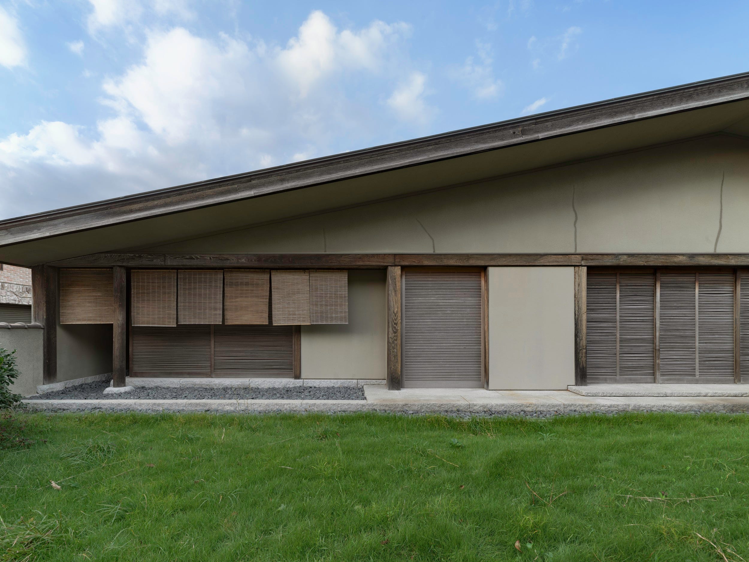 建築家・白井晟一「桂花の舎（けいかのいえ）」が杉本博司による江之浦