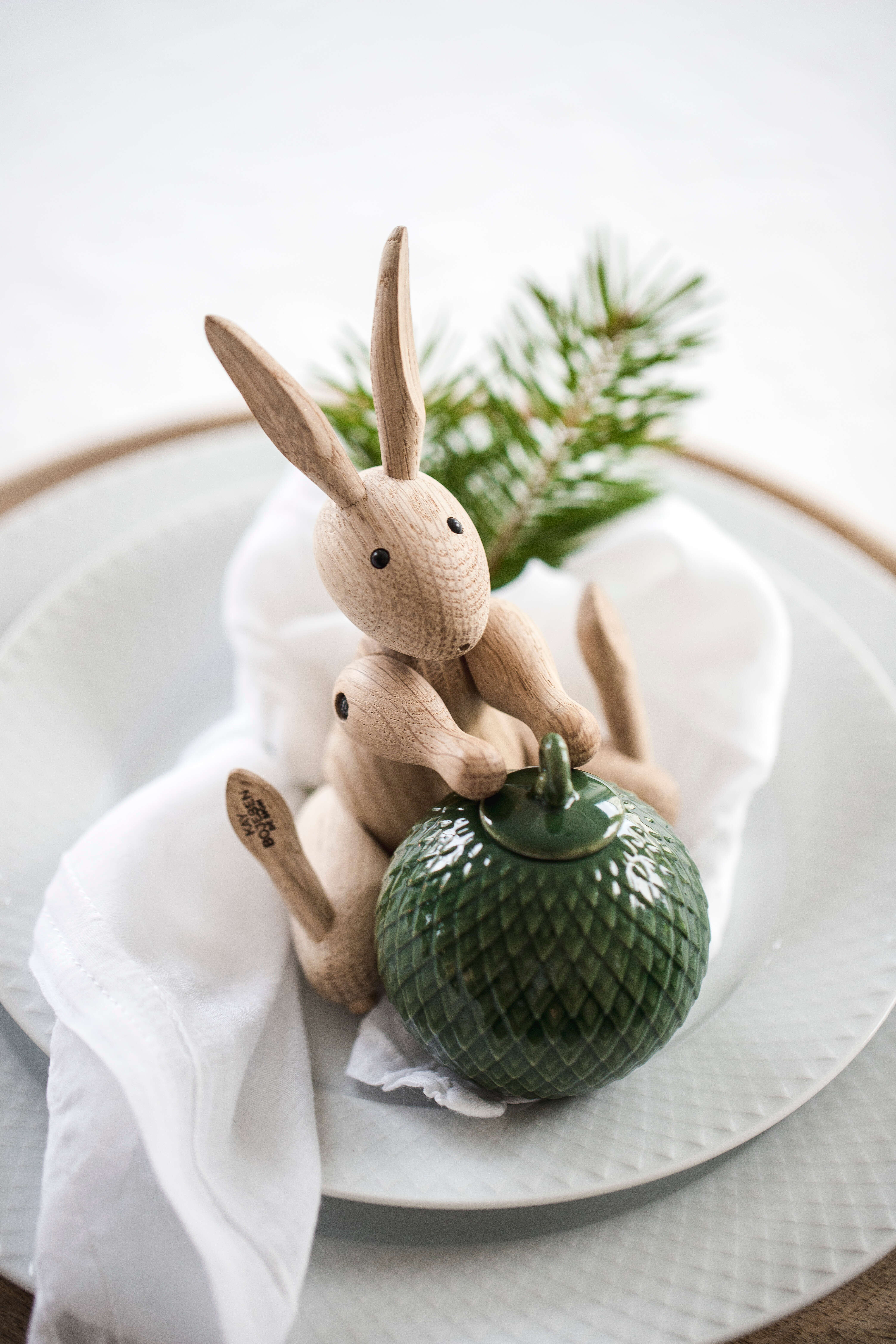 沖縄、北海道以外の方】バカラ ウサギ 置物 Amazon.co.jp: Baccarat