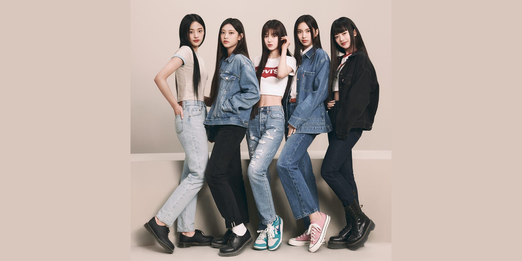 NewJeans ポスター リーバイス コラボ 韓国 限定 NewJeansが登場