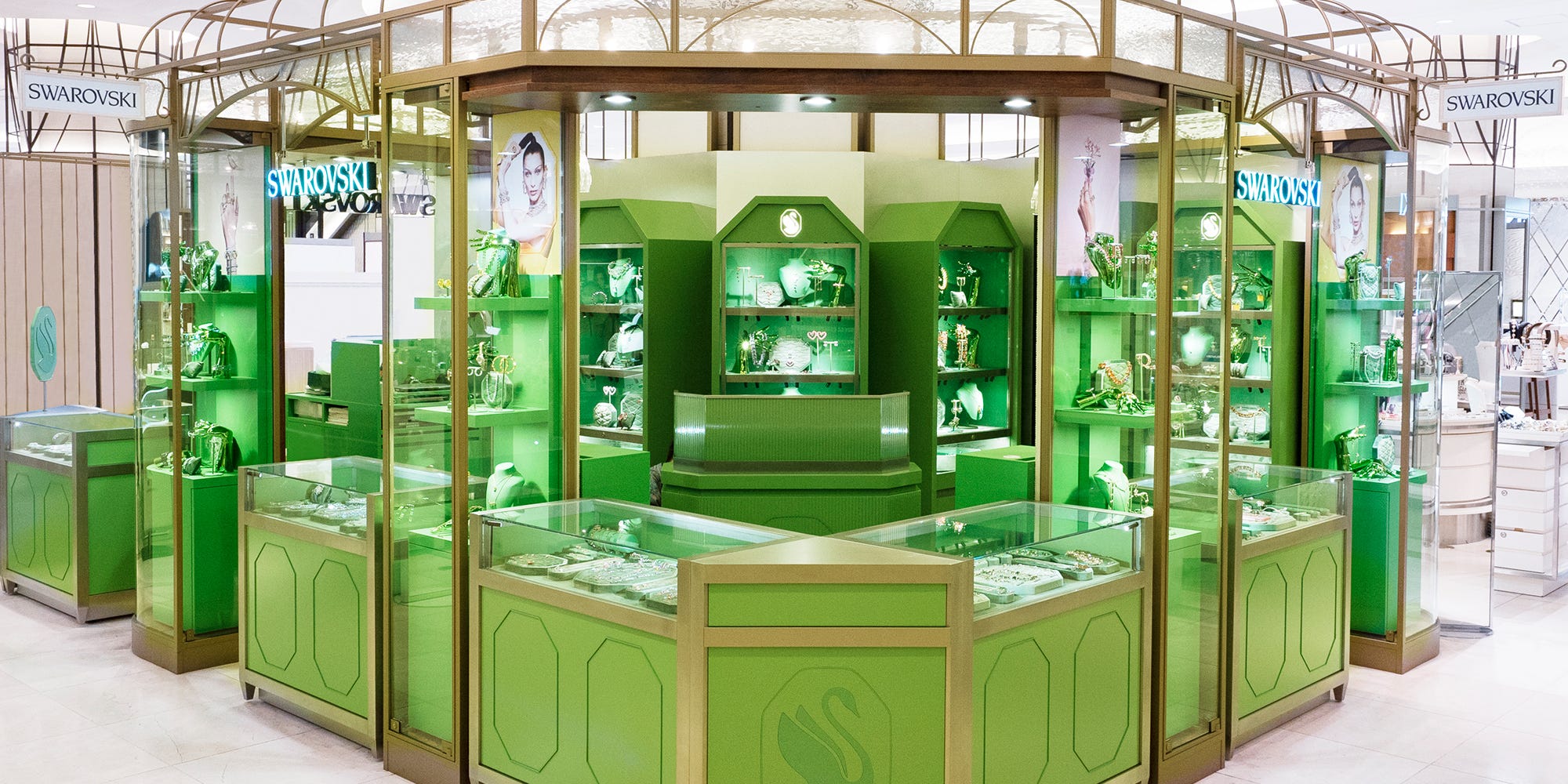 魅惑的なクリスタルの世界へ！ 阪急うめだ本店に「スワロフスキー」の