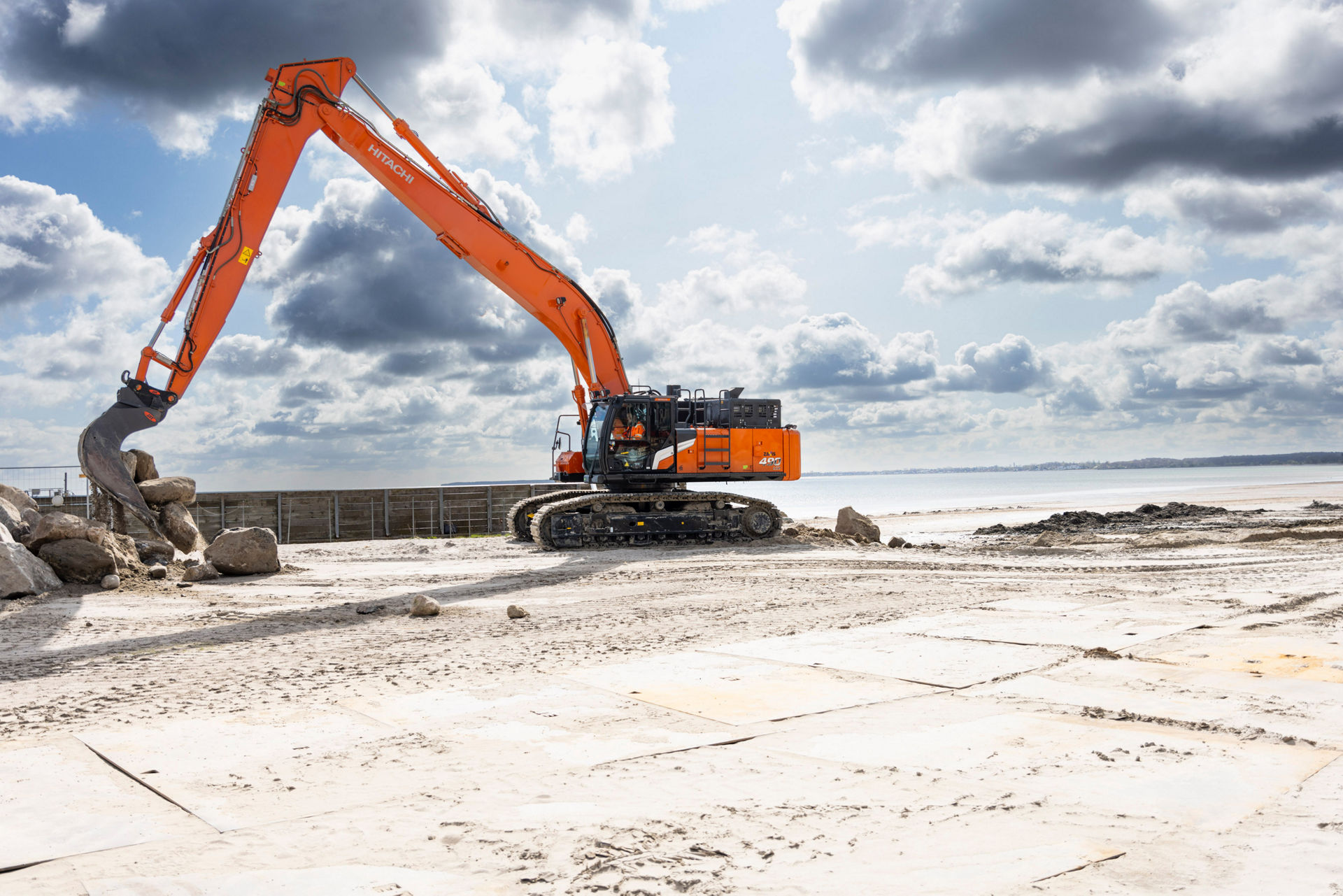 Hitachi introduces new ZX490LCH-7 super long front excavator
