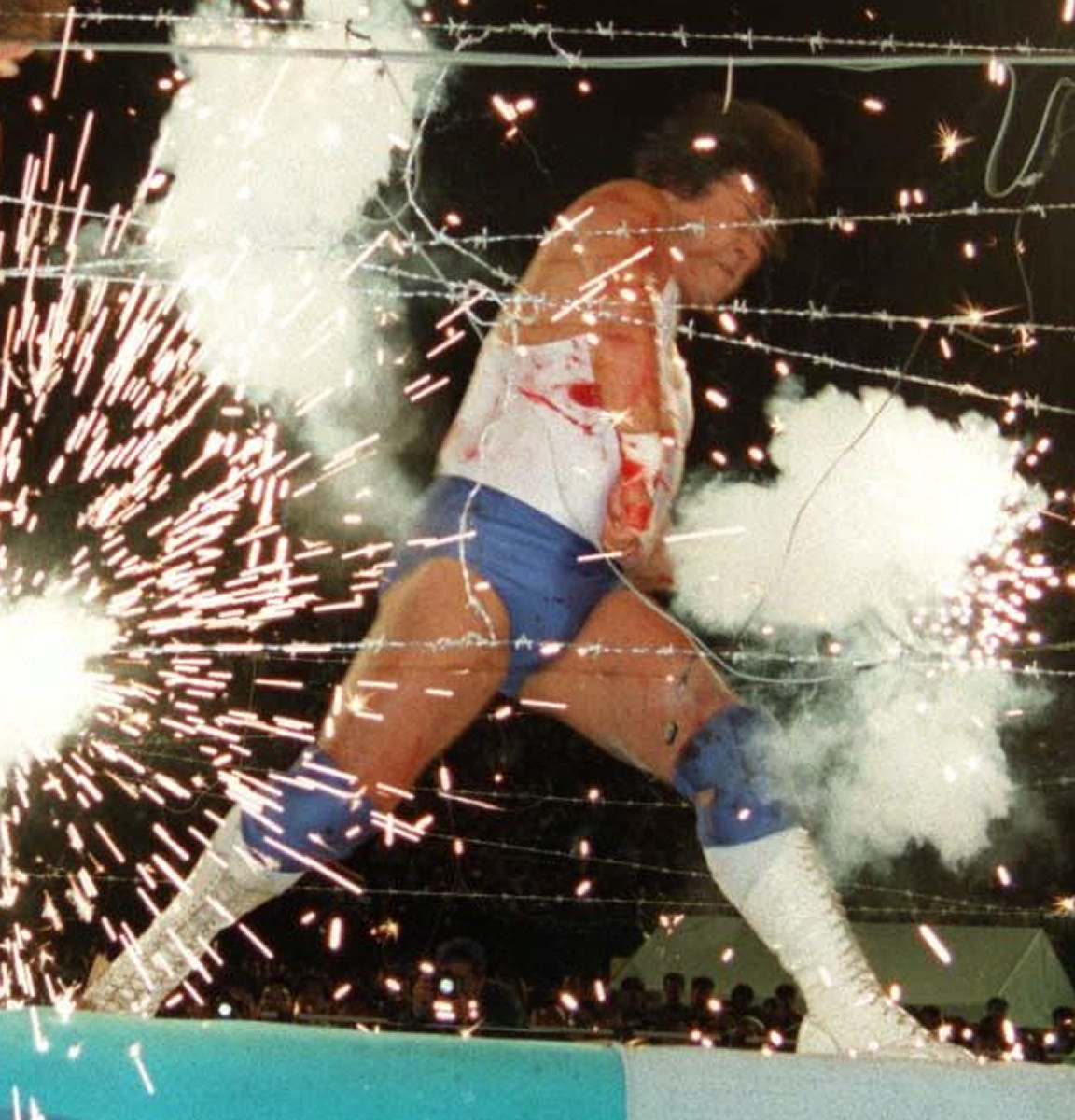 長州力 vs 大仁田厚 - ノーロープ有刺鉄線電流爆破デスマッチ 試合写真