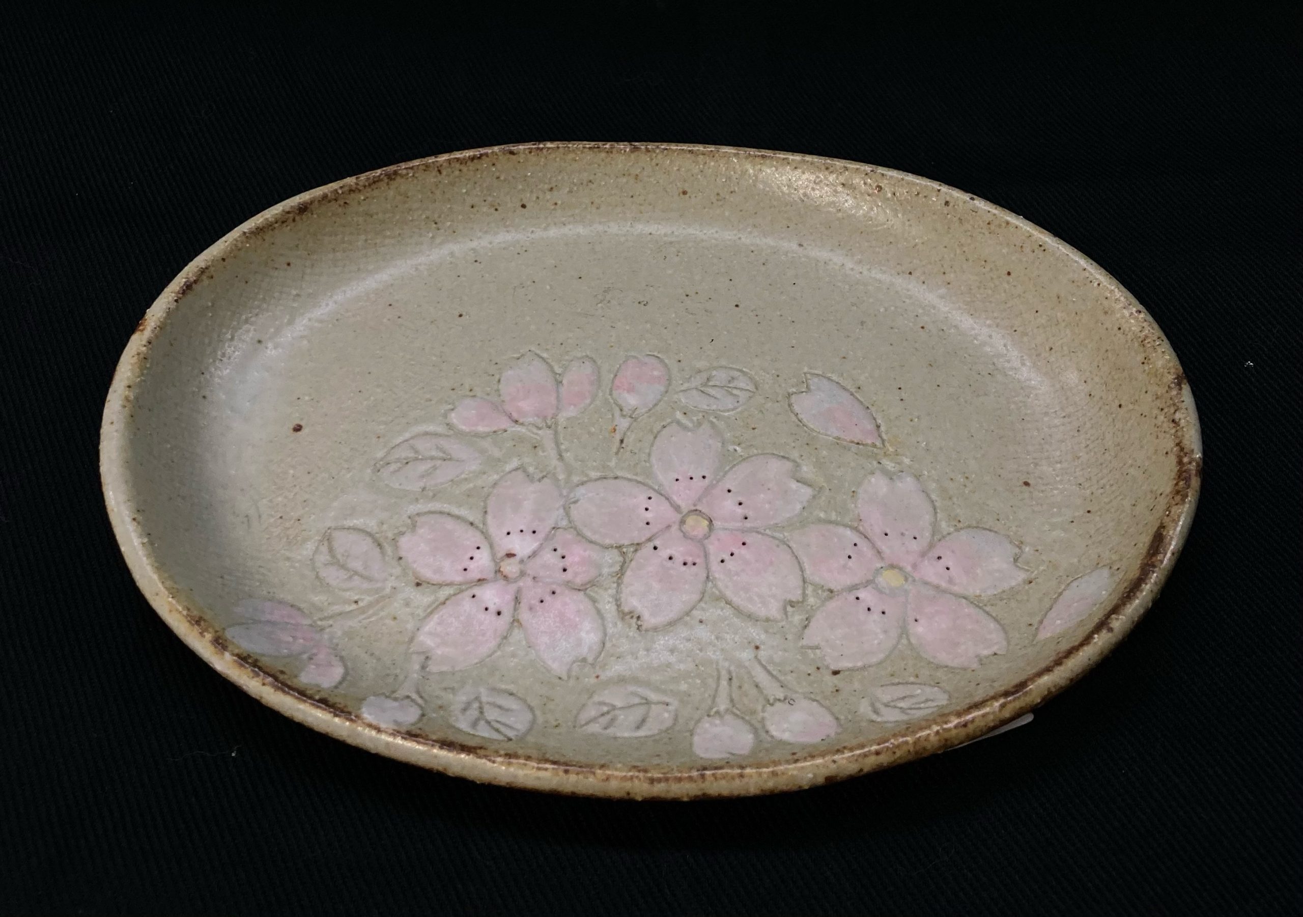 沖縄の女性作家 宮城須美子さんの大きな飾り壷 魚紋 30センチ超え！