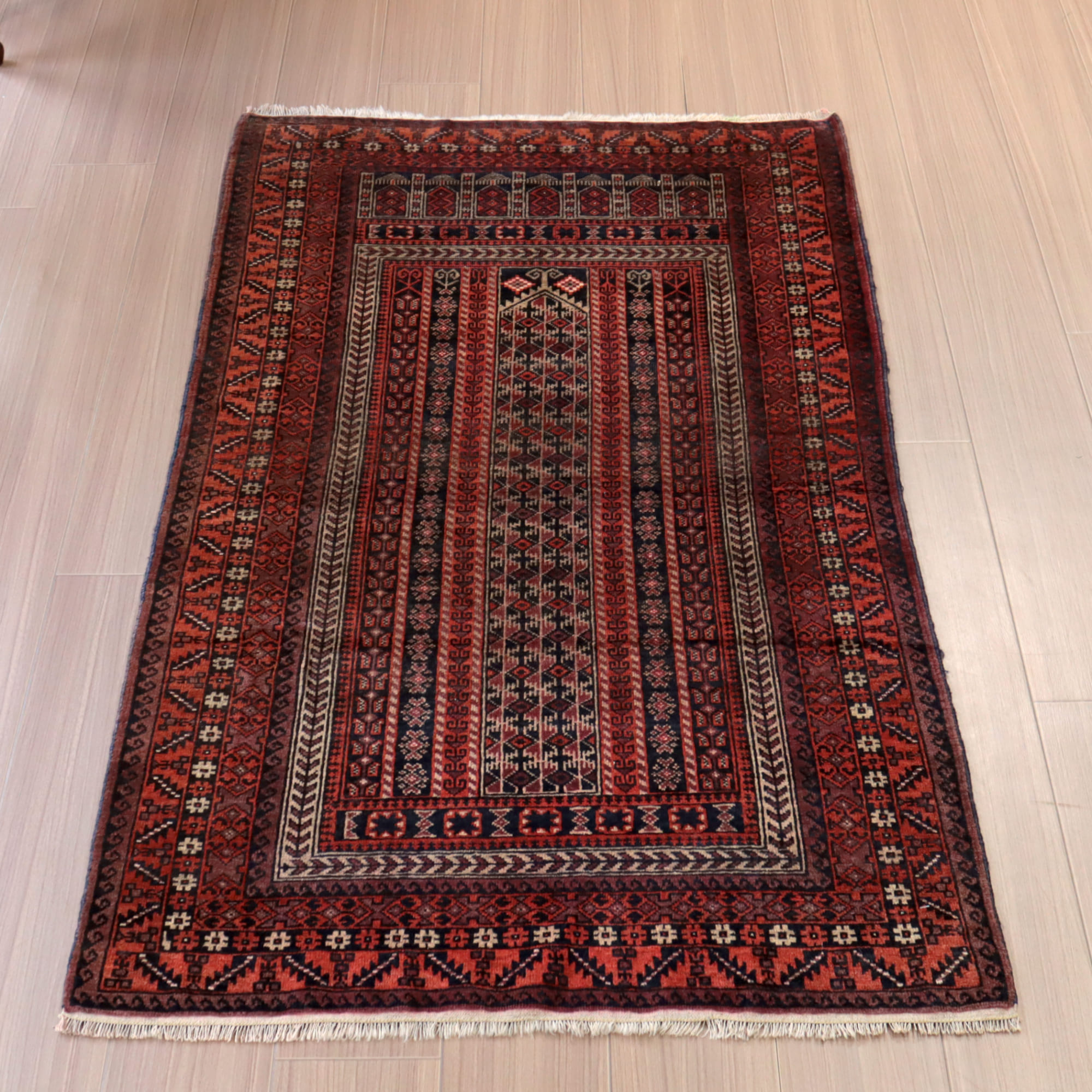 アフガニスタン産 手織りヴィンテージラグ 1980年代 赤 【公式通販】