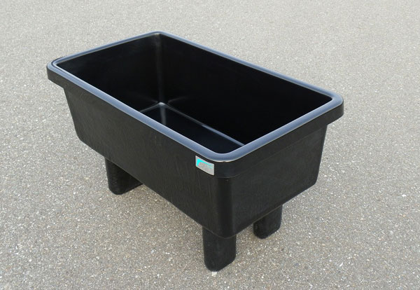 黒いFRP水槽用容器 中