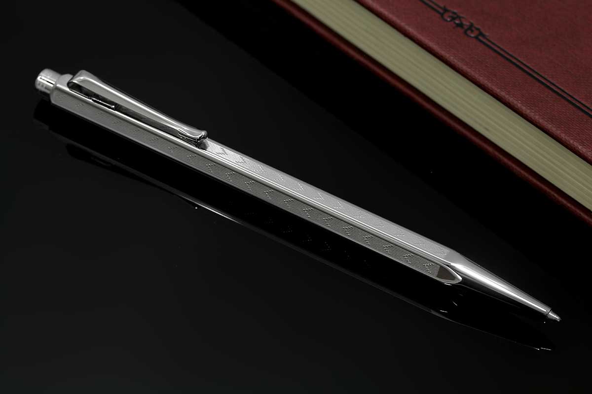 カランダッシュ（CARAN d'ACHE） ボールペンEcridor Chevron Silver