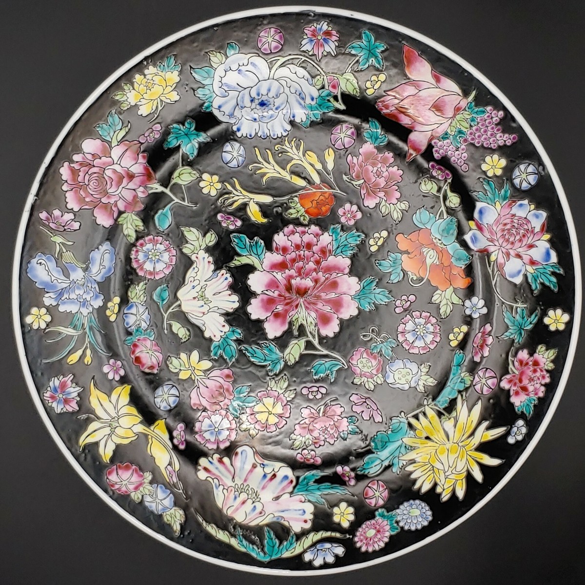 景德镇墨地粉彩瓷器果盘China Jingdezhen Famille Noire Fencai