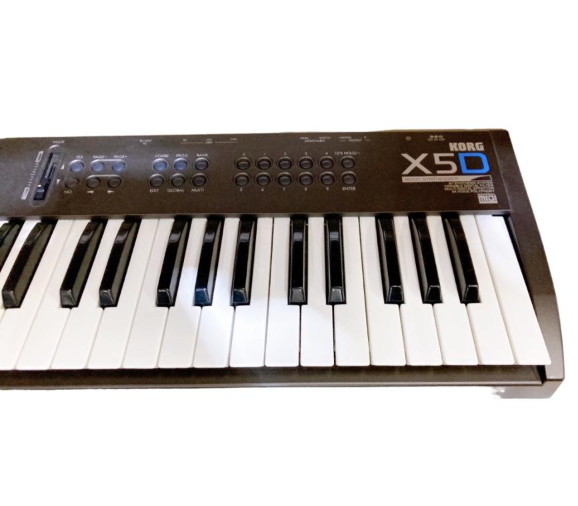 KORG X5D MUSIC SYNTHESIZER