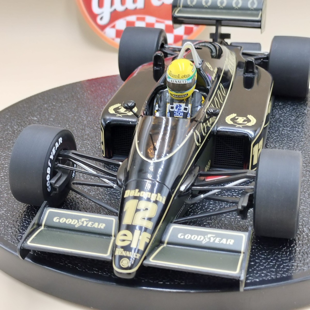Minichamps 1/18 Lotus Renault 98T Ayrton Senna 1986 black