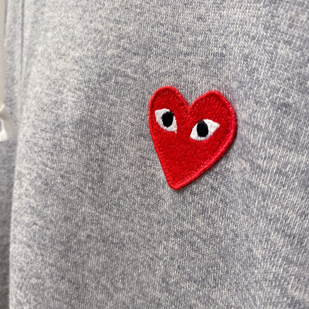 COMME DES GARCONS CDG PLAY RED HEART PATCH HOODIE GREY AZ-T170-051
