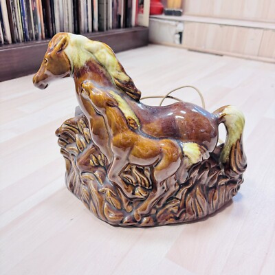 レア-蔵出し昭和レトロ、馬の金属フィギュア付きアンティーク卓上