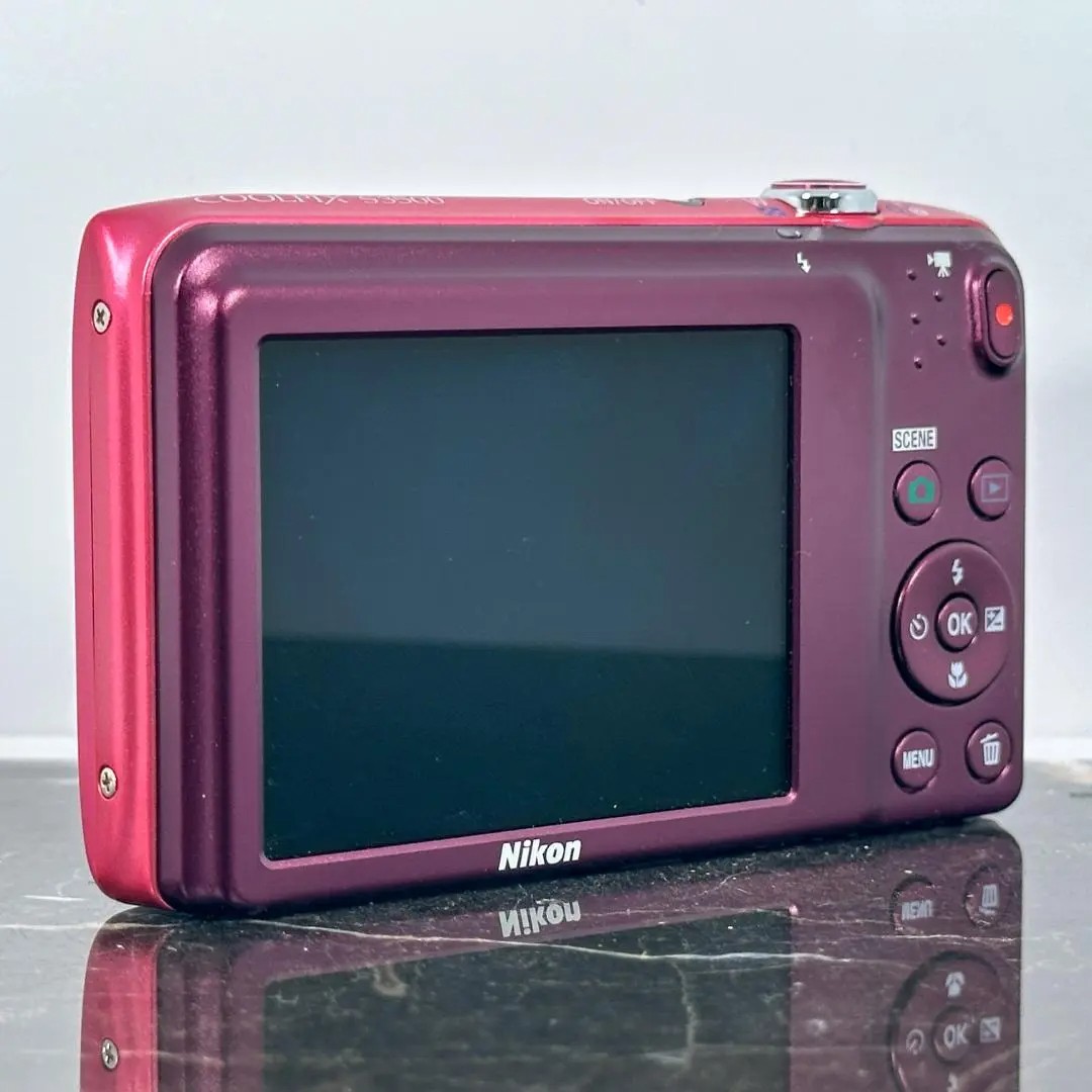 Nikon COOLPIX S3500 Digital Camera 20.0 MP 7x Optical Zoom with