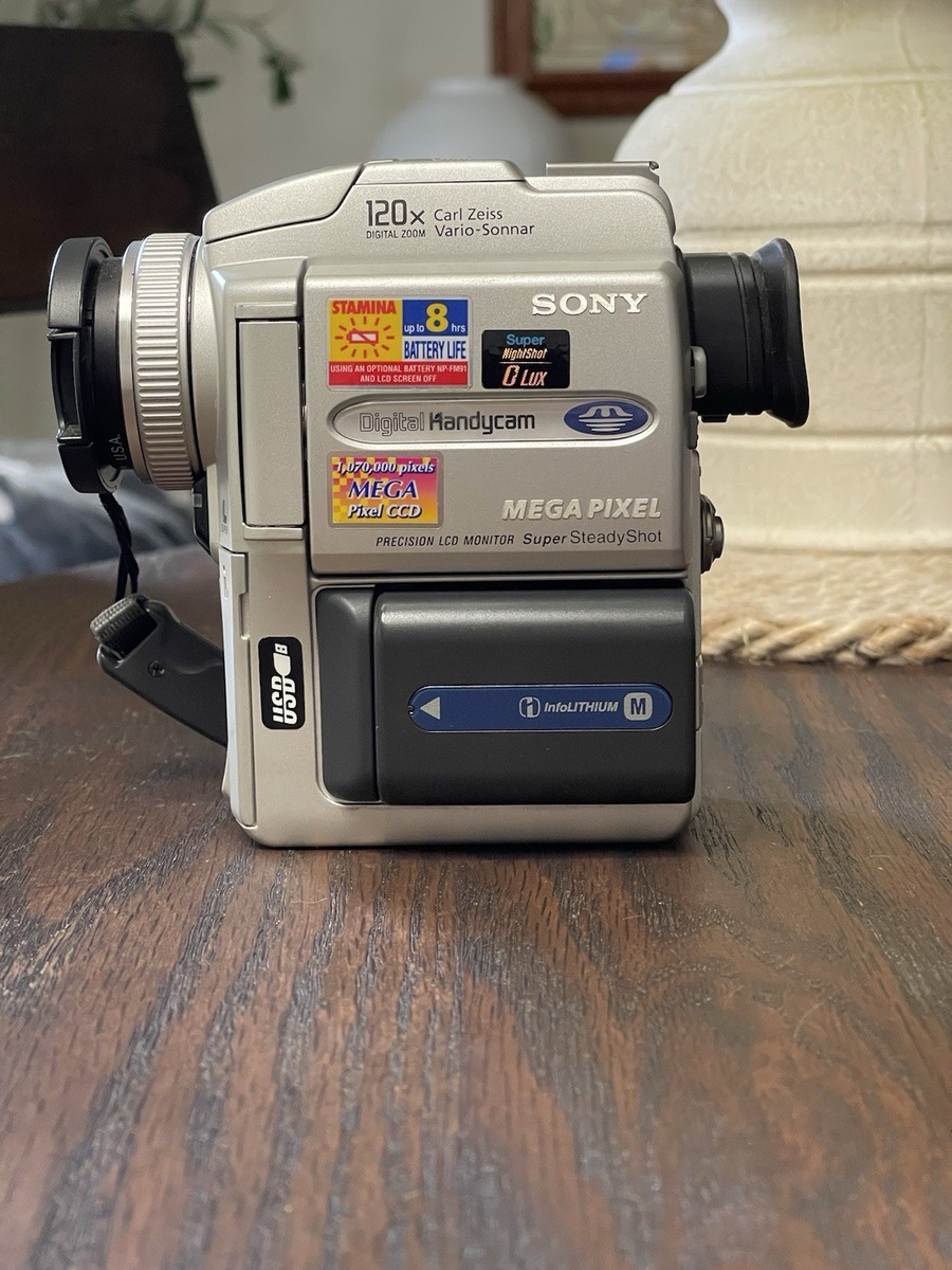 ジャンク・SONY・ハンディカム Mini DV Handycam DCR-TRV7 SONY