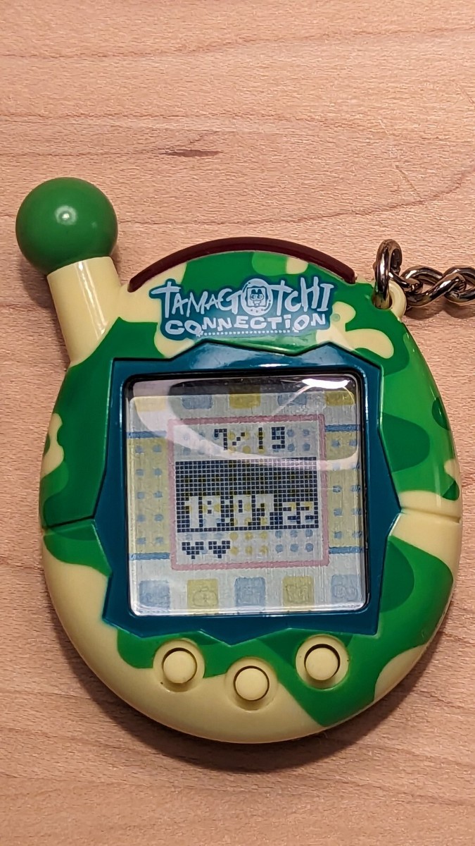 Vintage Y2K 2004 Tamagotchi Connection 80107 Bandai Wiz, Yellow