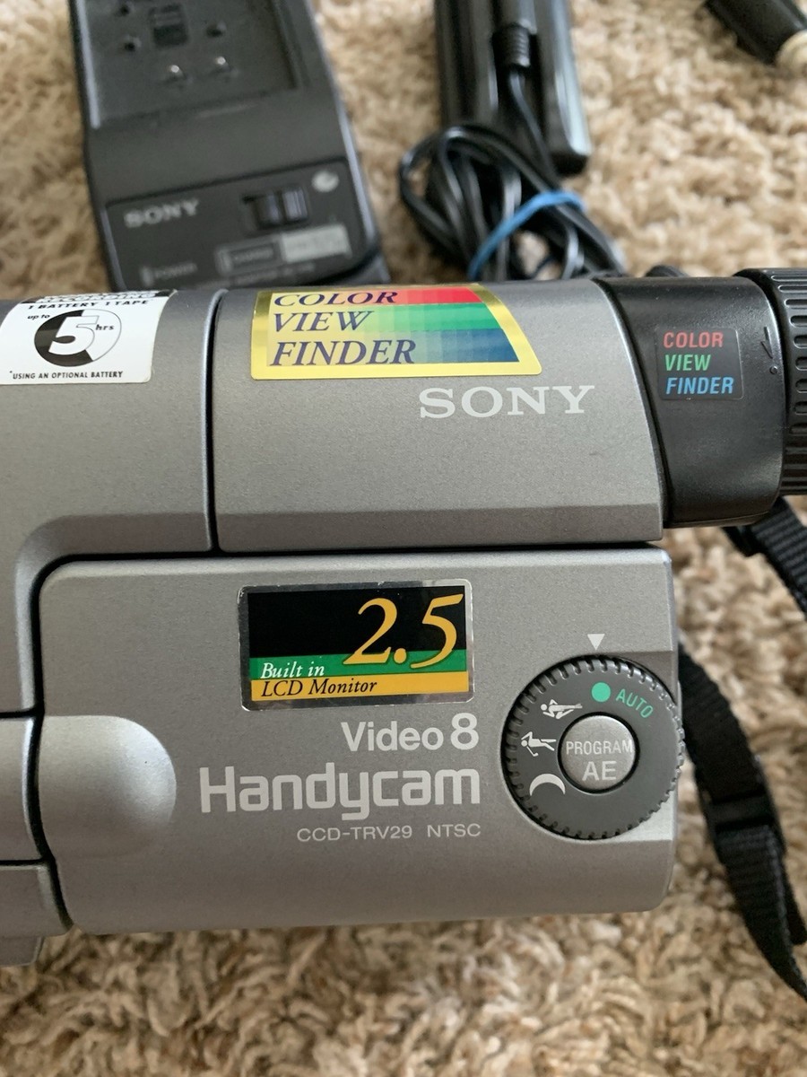 READ! Nice Sony Handycam Video 8 CCD-TRV29 w/ Accessories/Case