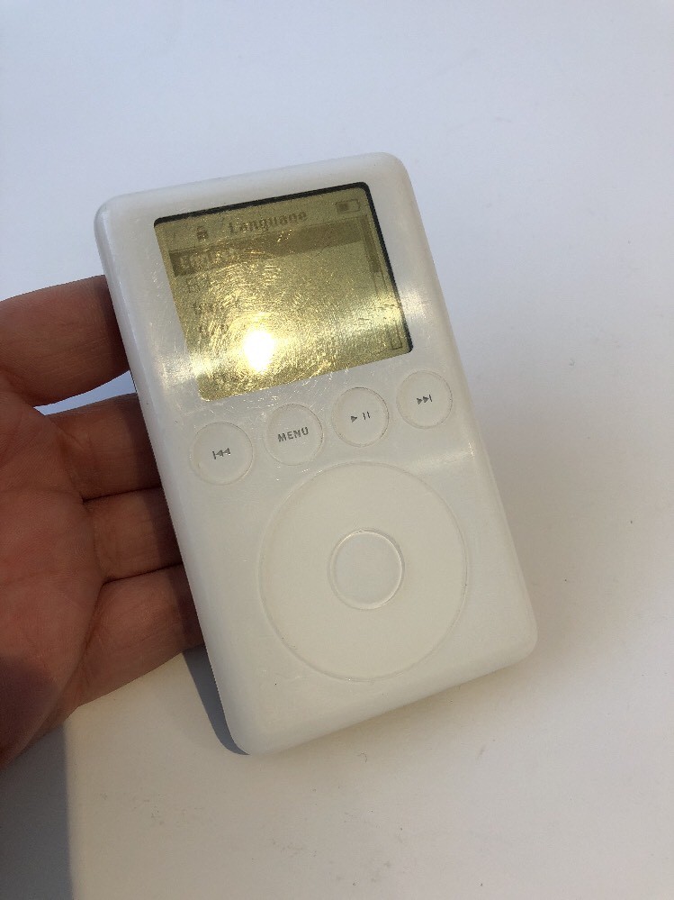 Apple iPod classic 3rd Generation White (15 GB) A1040 - New