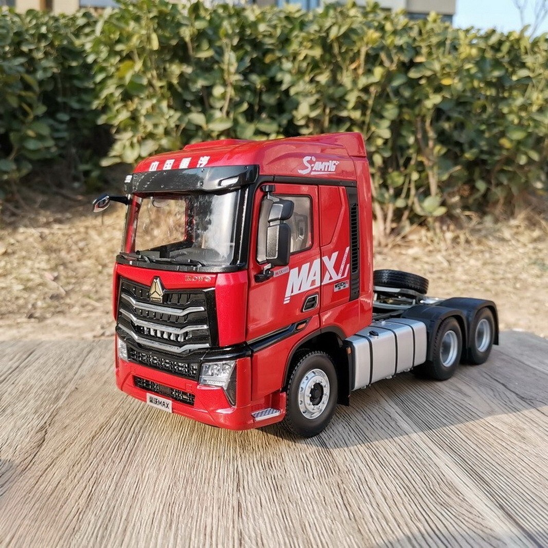 1/24 Scale HOWO MAX Truck Red Tractor Truck Diecast Model Toy