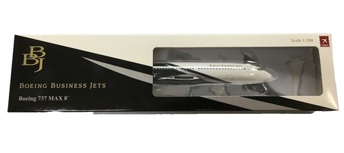 1:200 32CM Hogan LAN CARGO BOEING 777F Airfreighter ABS Plastic