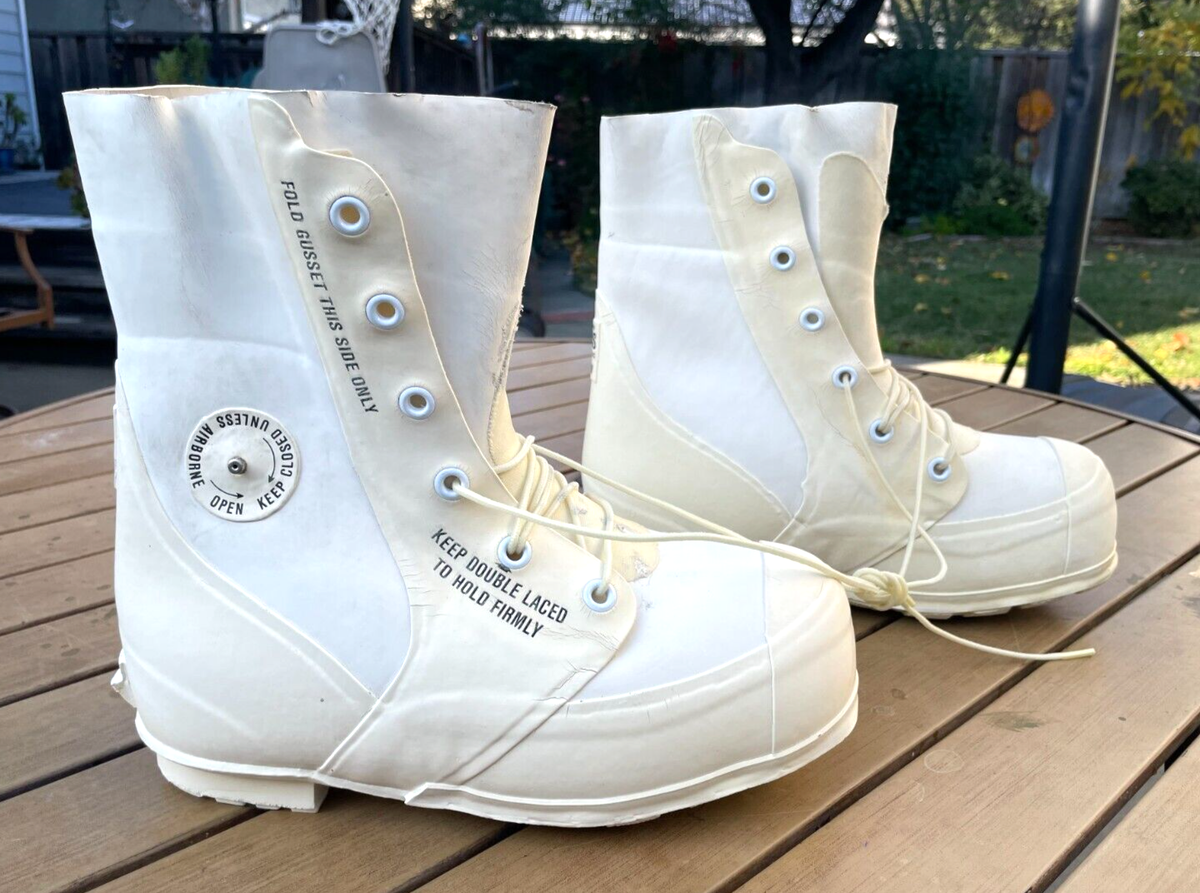 USGI MILITARY WHITE EXTREME COLD WEATHER BUNNY BOOTS MICKEY MOUSE