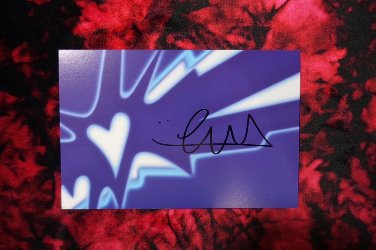 Official LE SSERAFIM 