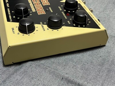 Behringer Vintage Time Machine VM1 Vibrato Guitar Effect Pedal for