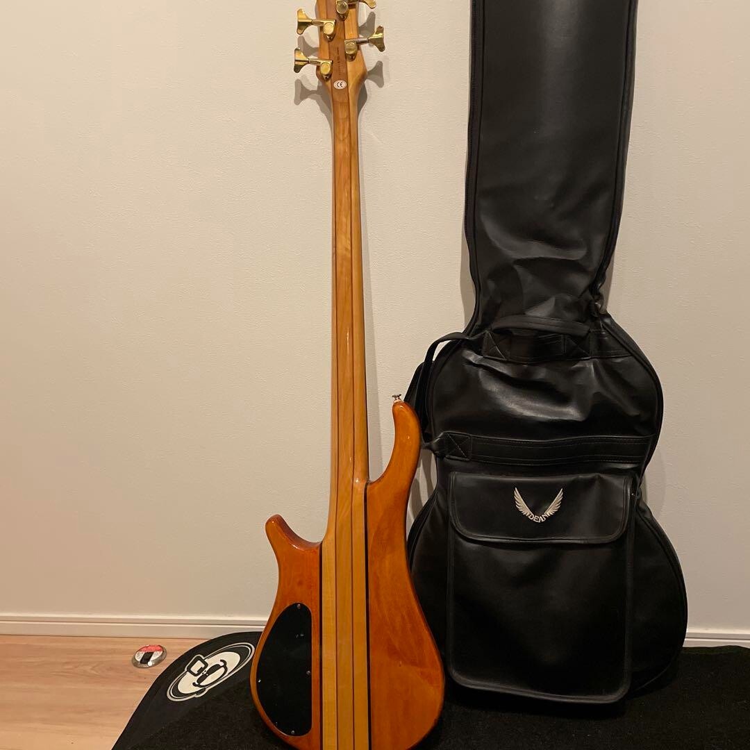 DEAN guitar ディーン Razor アンバー 4弦ベース 専用ケース付 DEAN