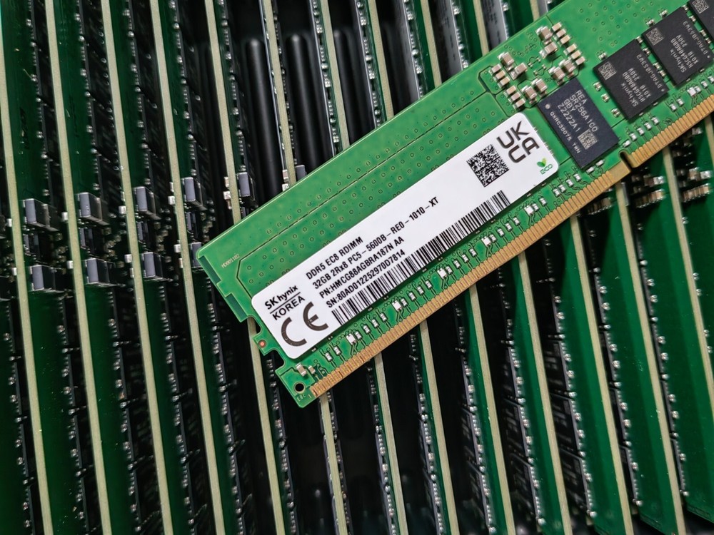 SK Hynix 32GB DDR5 5600 2Rx8 PC5-5600B-RE0-1010-XT 288pin Server