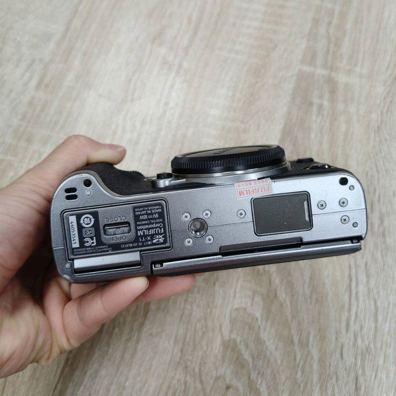 FUJIFILM X-T1 本体と付属品 Fujifilm X-T1 16.3MP Mirrorless Digital