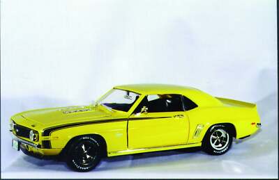 1:18 Ertl Chevy Camaro '69 SS 396 Coupe daytona yellow or garnet