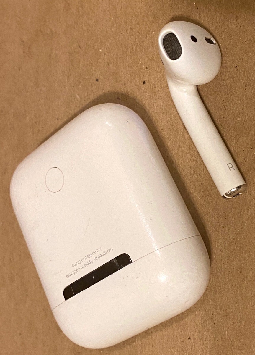 Apple A1523 AirPods 1st Generation And Charging Cradle A1602 Works