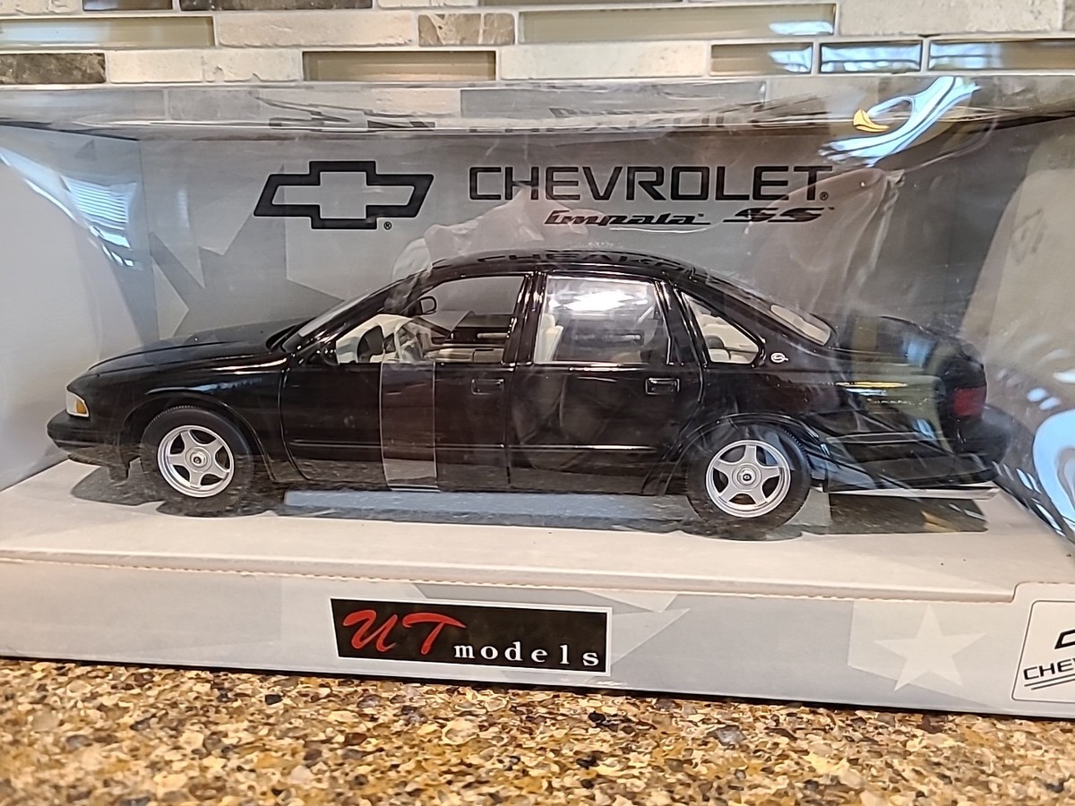 UT model 1/18 シボレー インパラ SS impala SS 希少未使用ut 1⁄18