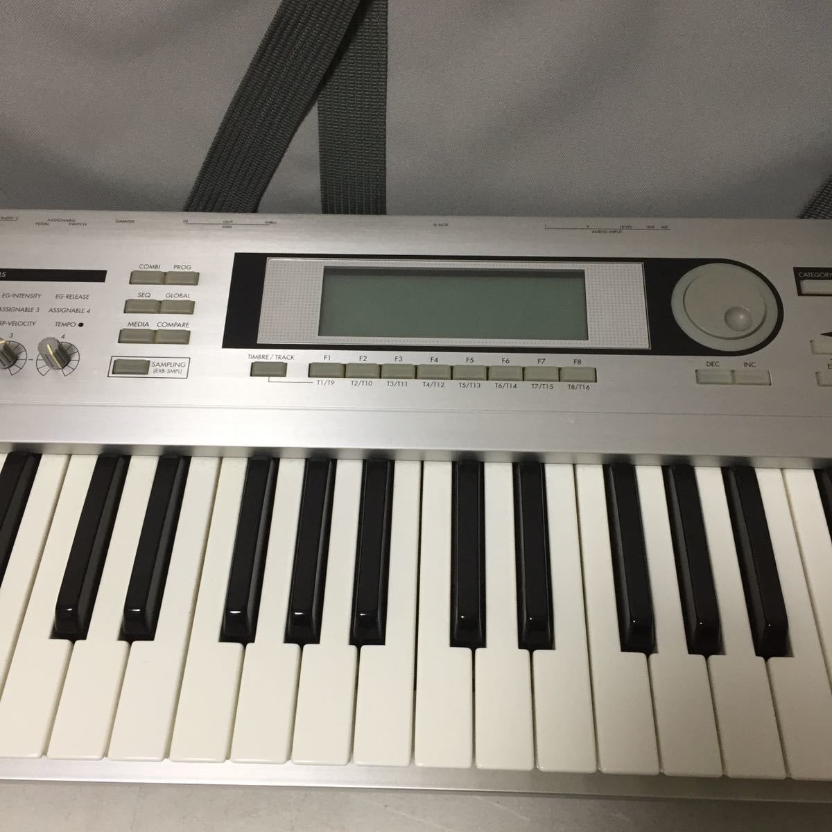 KORG TRITON Le 61-Key Music Workstation Keyboard Synthesizer