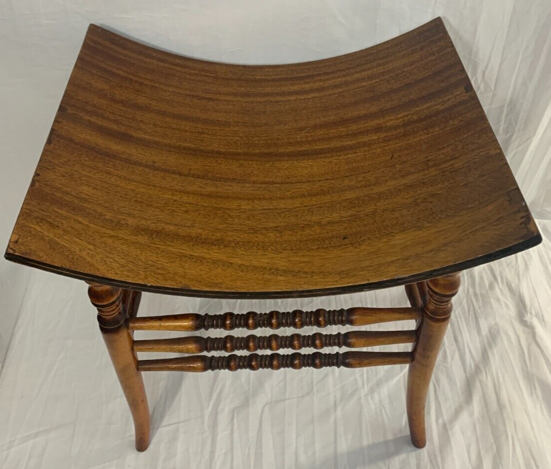 薔薇の踏み台トアローズ2段ディテーブルにもオットマンにもディスプレイ台