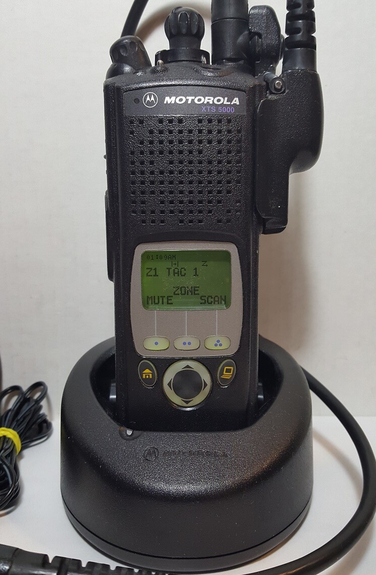 MOTOROLA XTS5000 700 800 MHz P25 Digital Police Fire EMS RADIO