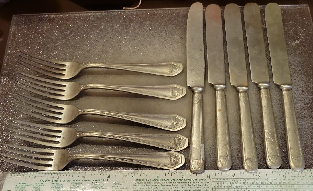 WMA Rogers Nickel Silver-R Dinner Knifes & WMA Rogers Nickel