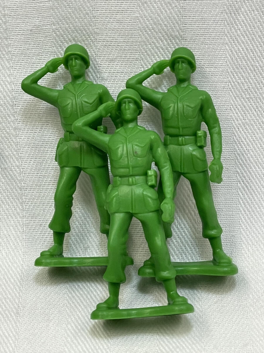 Lot of 32 Disney Pixar Toy Story Green Army Men Soldiers Excellent
