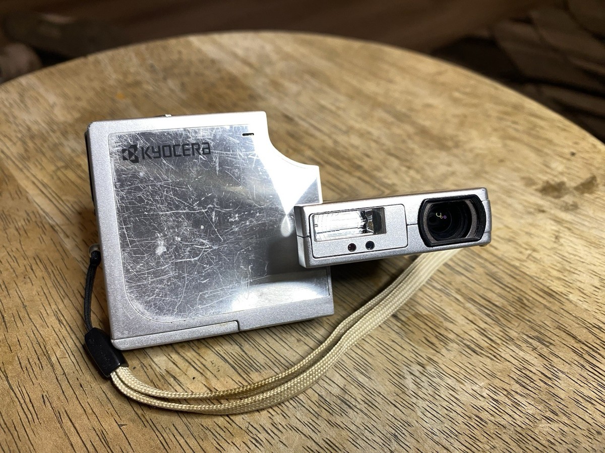 Kyocera Finecam SL300R 3.2MP Compact Digital Camera Silver TESTED