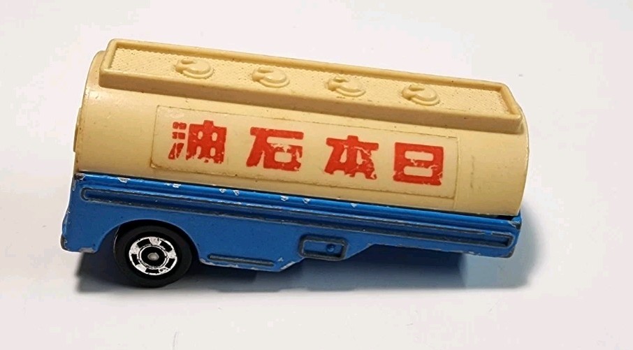Tomica Tomy #11 Hino Semi Trailer Transport Tank HO Diecast