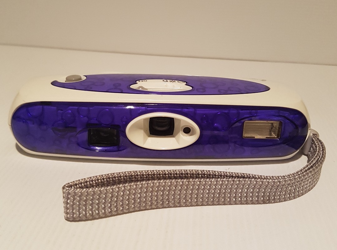 Retro Polaroid i-zone instant film pocket camera built-inflash