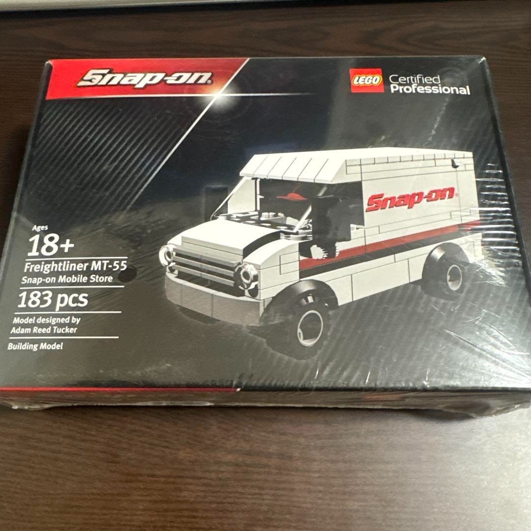 LEGO Freightliner MT-55 Snap-on Mobile Store collector's edition