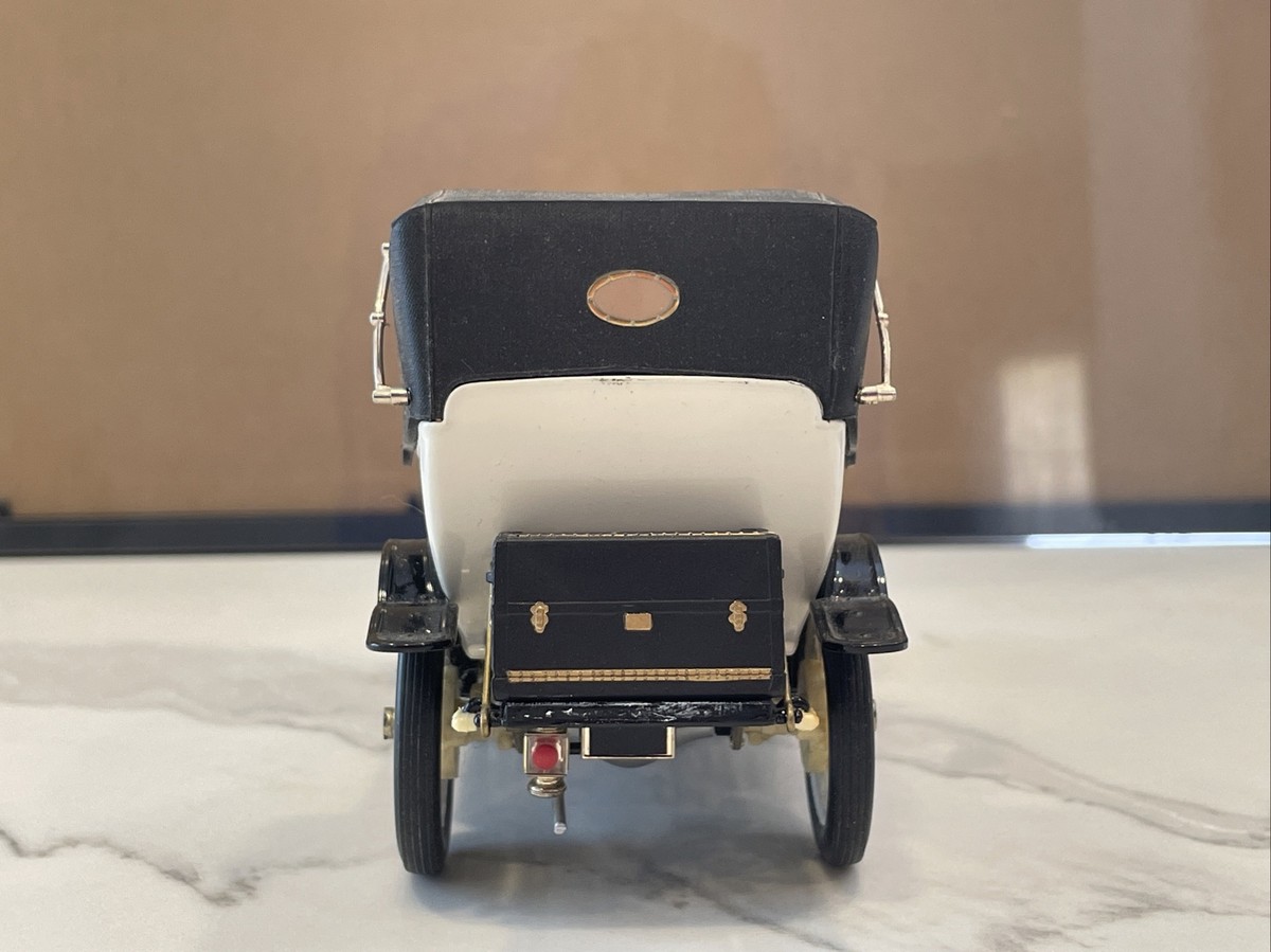 1:24 Franklin Mint 1912 Packard Victoria Die Cast White And Black