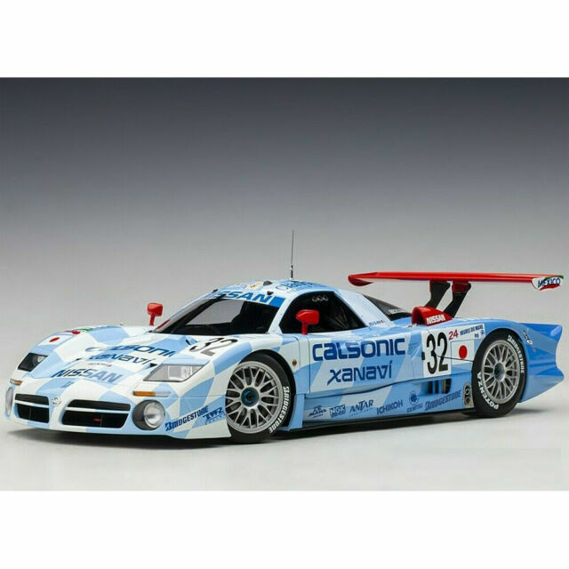 AUTOart Nissan R390 GT1 Diecast Model Car - 1/18 Scale, #32 (1998