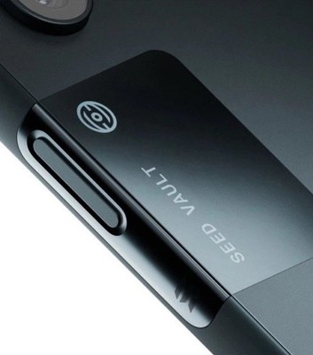 US SELLER BRAND NEW 128 GB. SM - 0002 Solana Saga Seeker Mobile