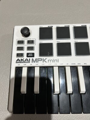Akai MPK Mini MKII MK3 White 25-Key USB MIDI Keyboard Controller