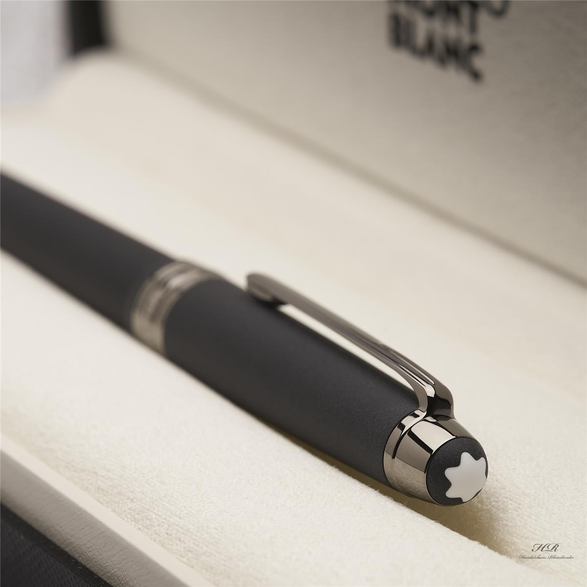 Montblanc Meisterstück Classique Ultra Black Edition Fountain Pen