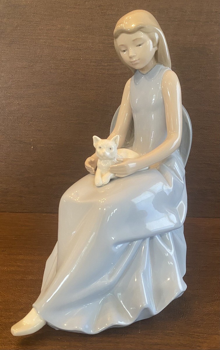 Vintage NAO Lladro Daisa Porcelain Seated Girl with Cat Figurine