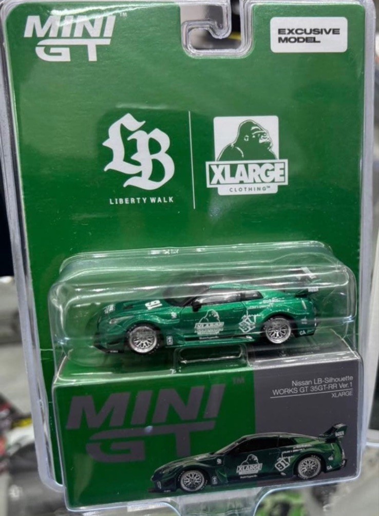 MINIGT LBWK × XLARGE NISSAN R35GTR 日産 . LIBERTY WALK×XLARGE
