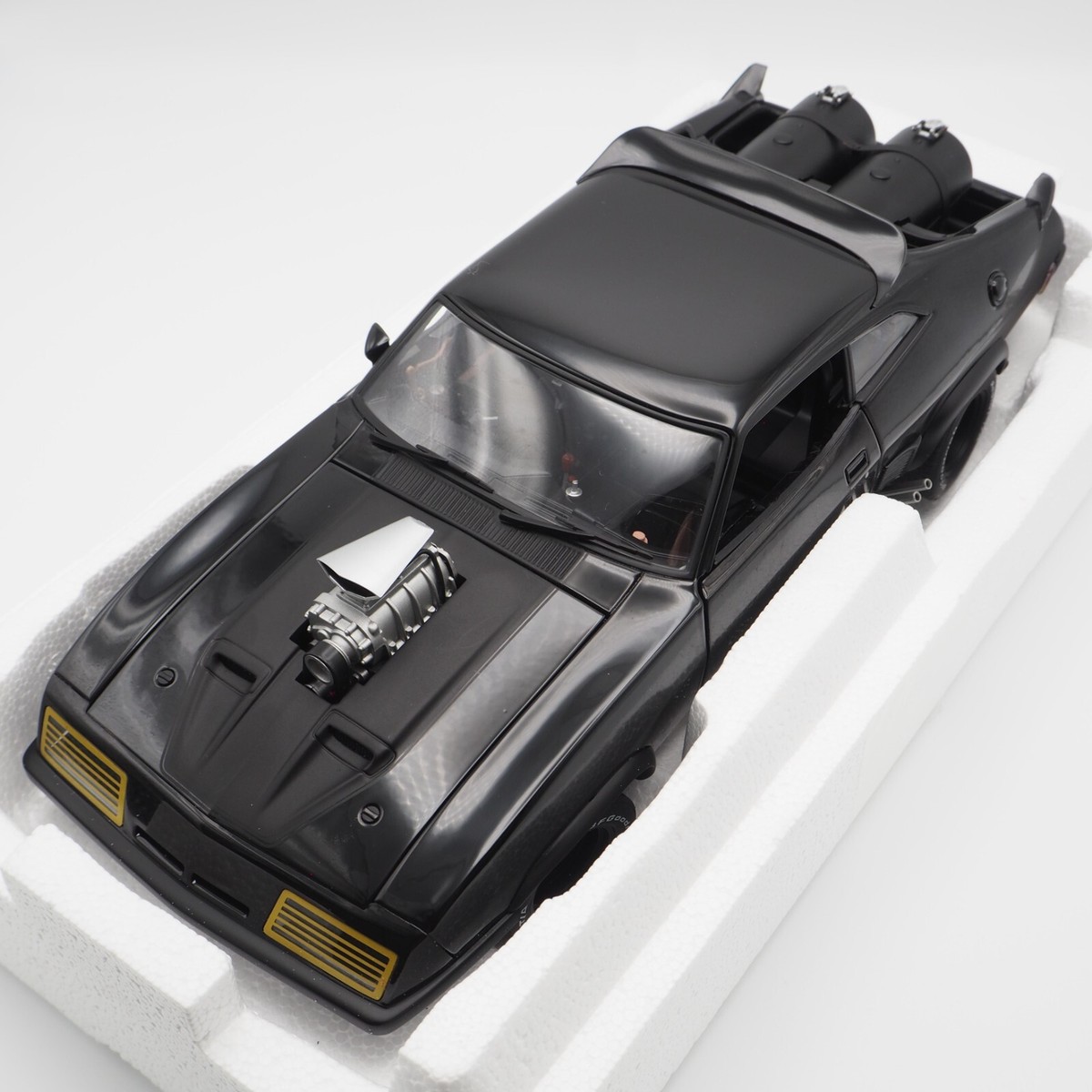 Mad Max 2 Diecast Car 1/18 The Road Warrior AUTOart Millennium