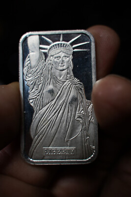 Vintage 1982 JM MTB Statue of Liberty 1 Troy oz .999 Fine Silver