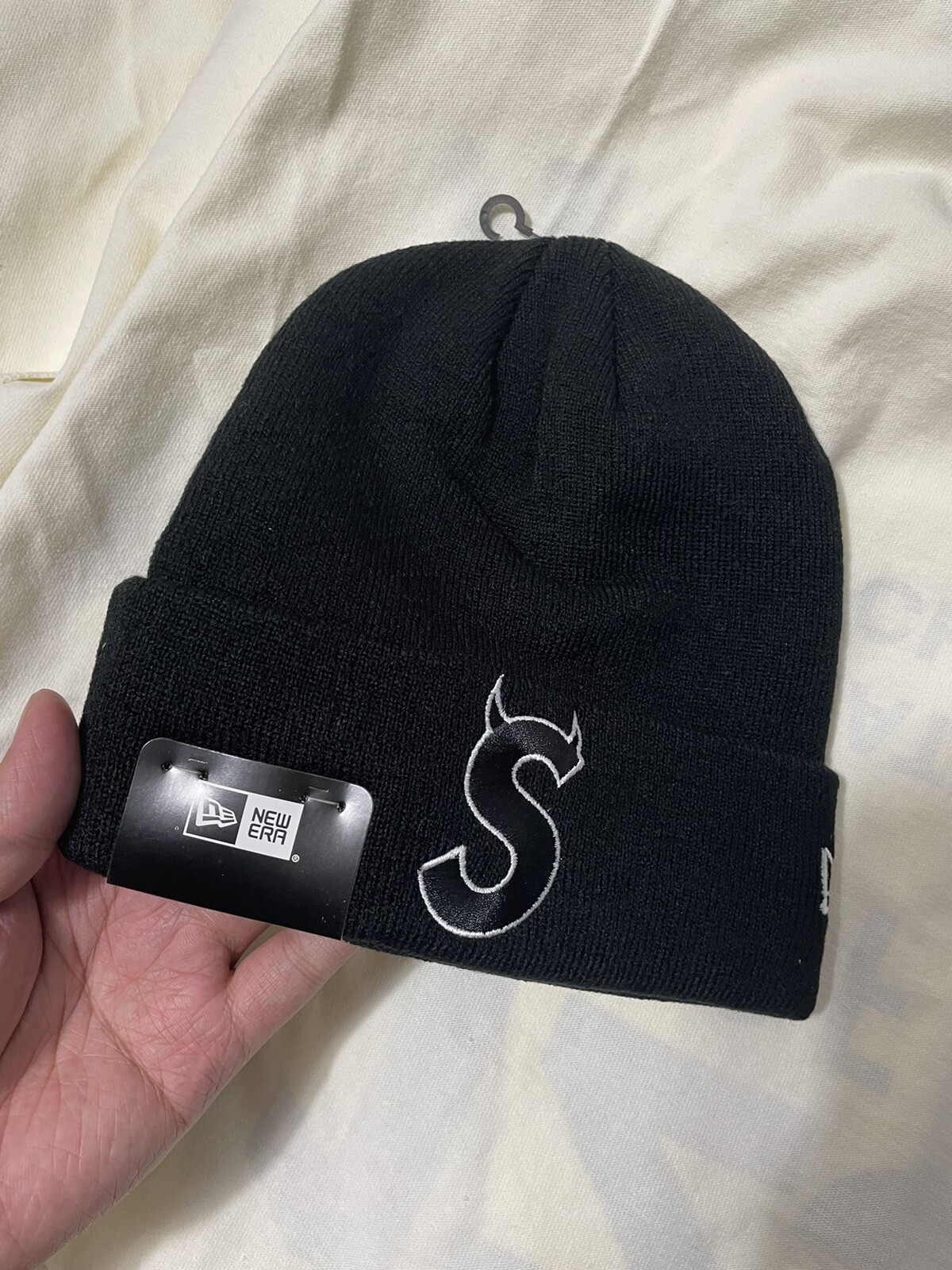 Supreme FW22 New Era S Logo Beanie Black